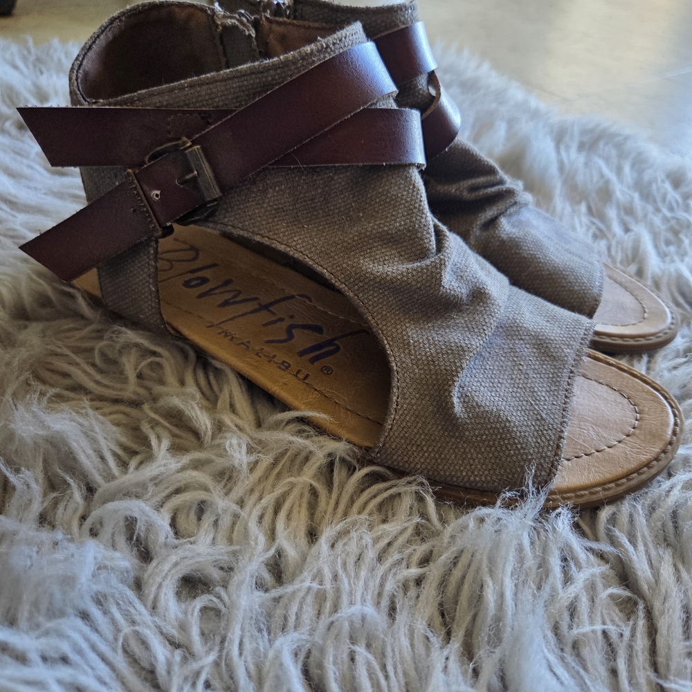 Blowfish Women's Tan Sandals with Buckle
